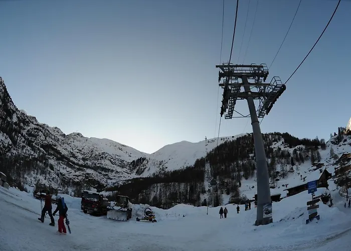 Emelie 4**** *